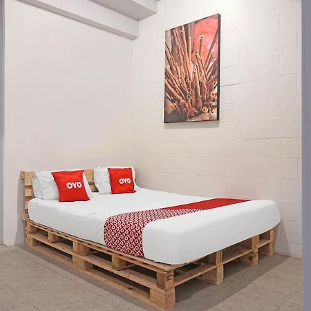 Spot On 91821 The Packer Lodge Jakarta Extérieur photo