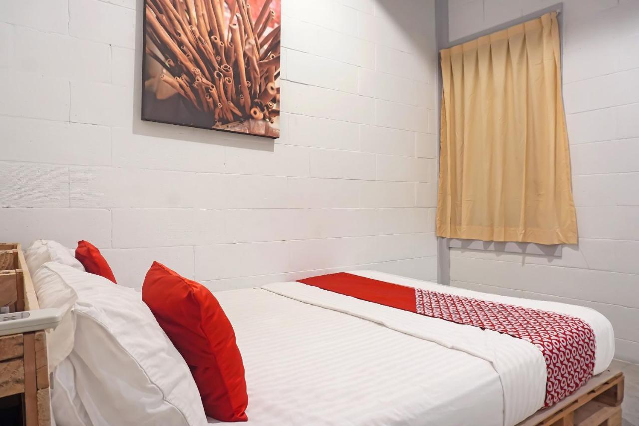 Spot On 91821 The Packer Lodge Jakarta Extérieur photo