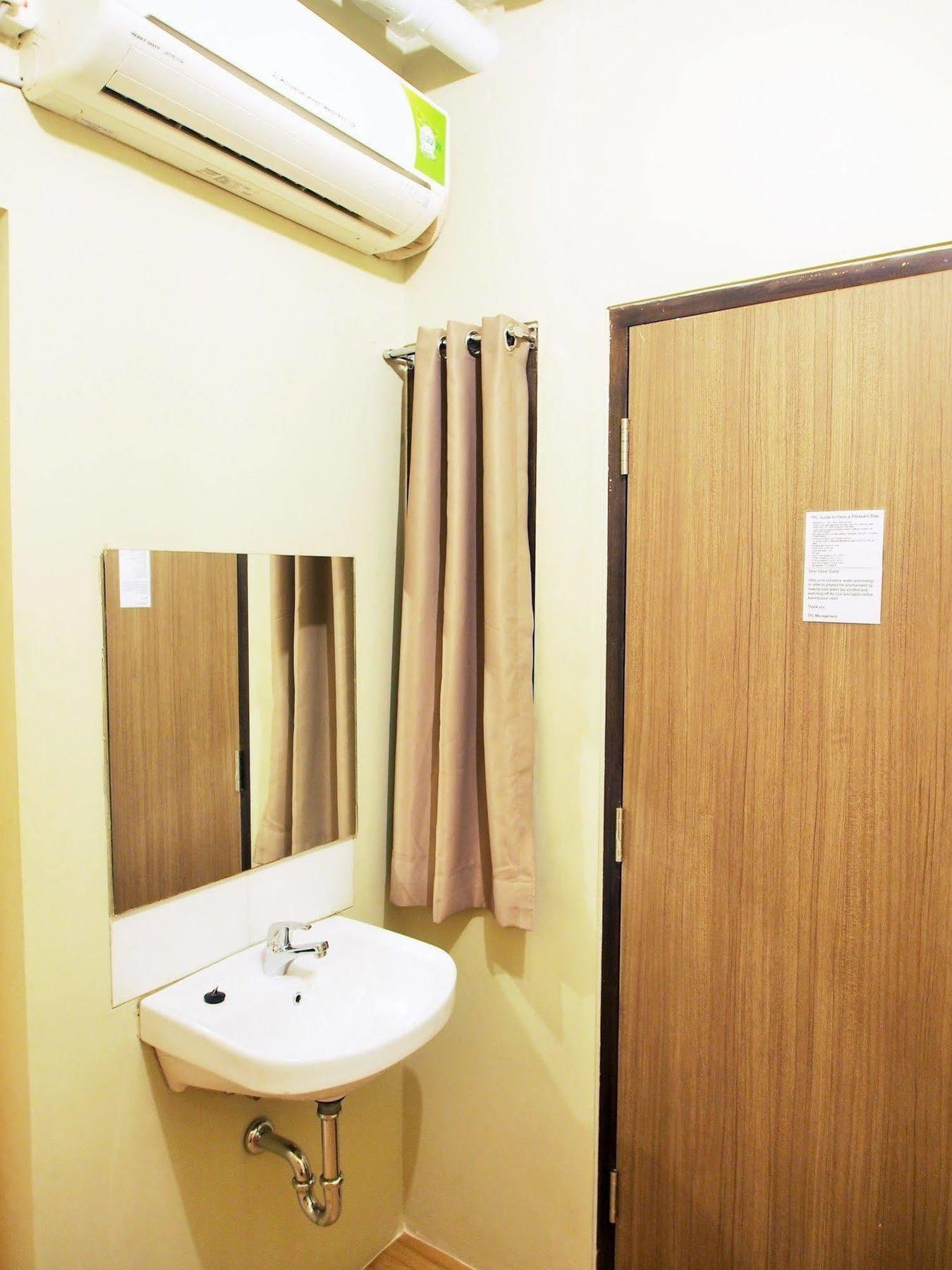 Spot On 91821 The Packer Lodge Jakarta Extérieur photo
