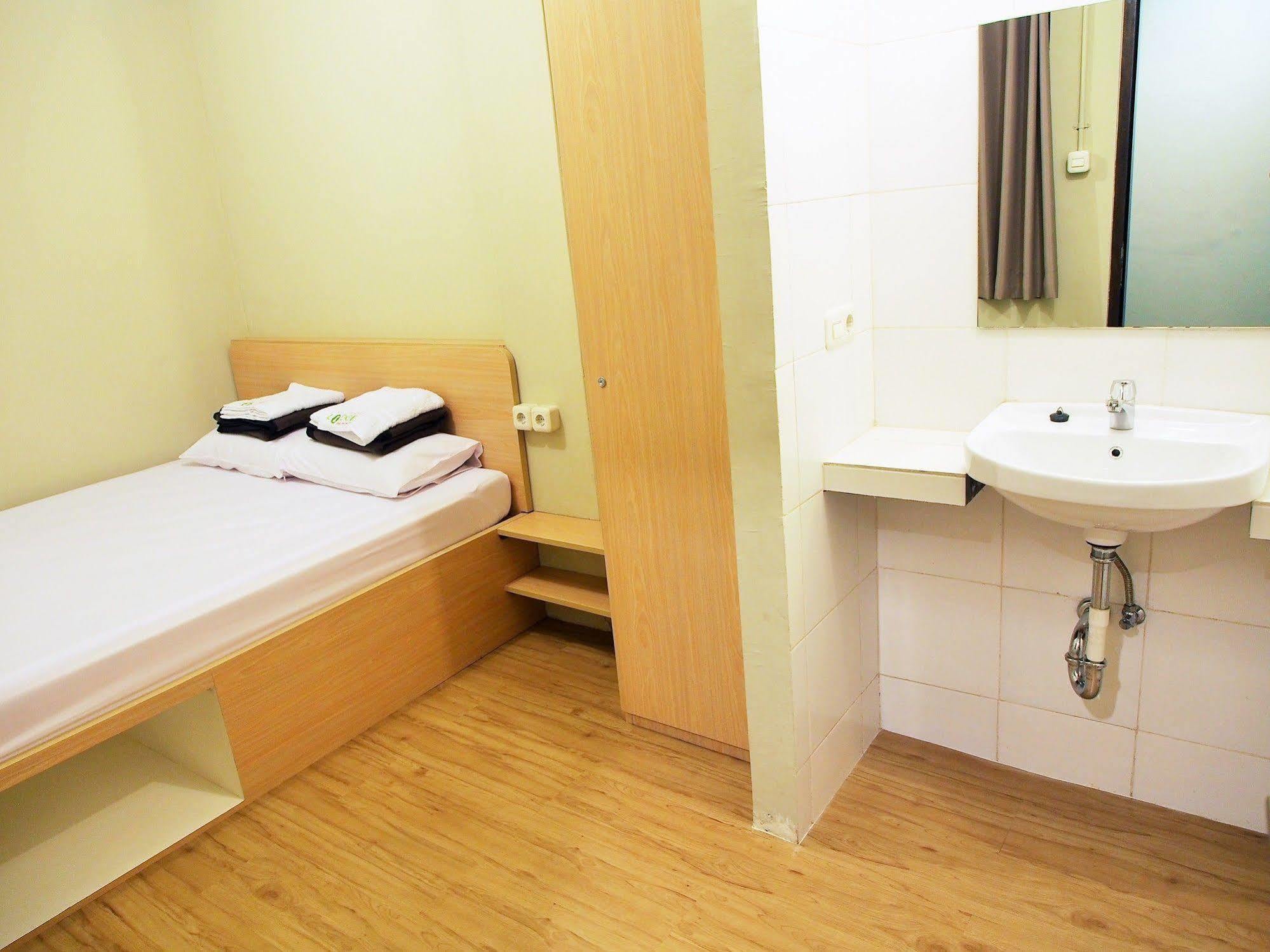 Spot On 91821 The Packer Lodge Jakarta Extérieur photo
